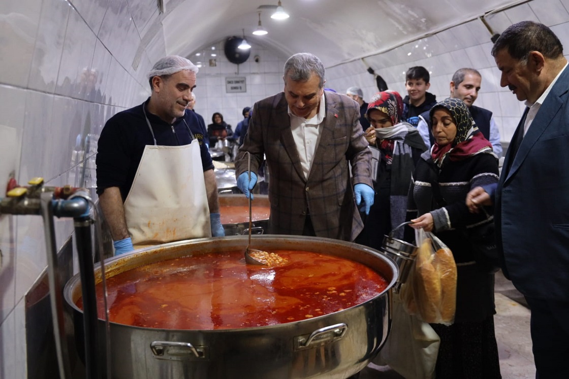 Beyazgül aşevini ziyaret etti