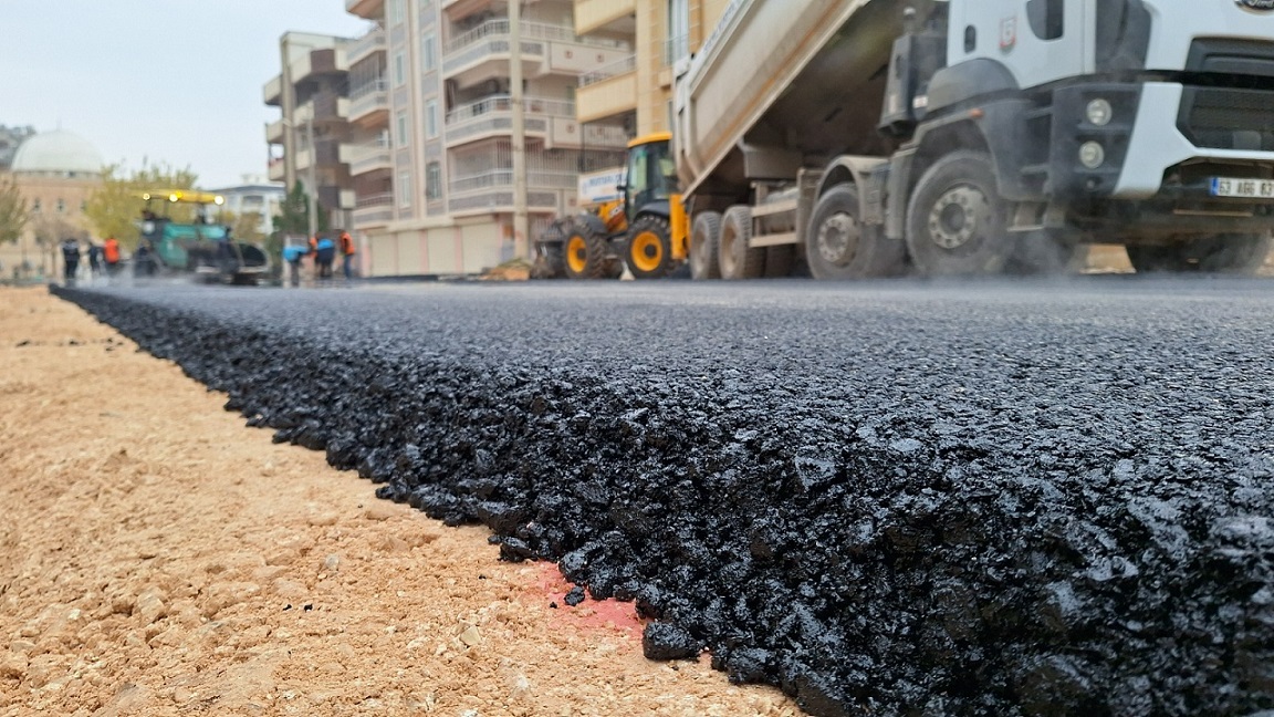 Urfa’da asfalt çalışmaları devam ediyor