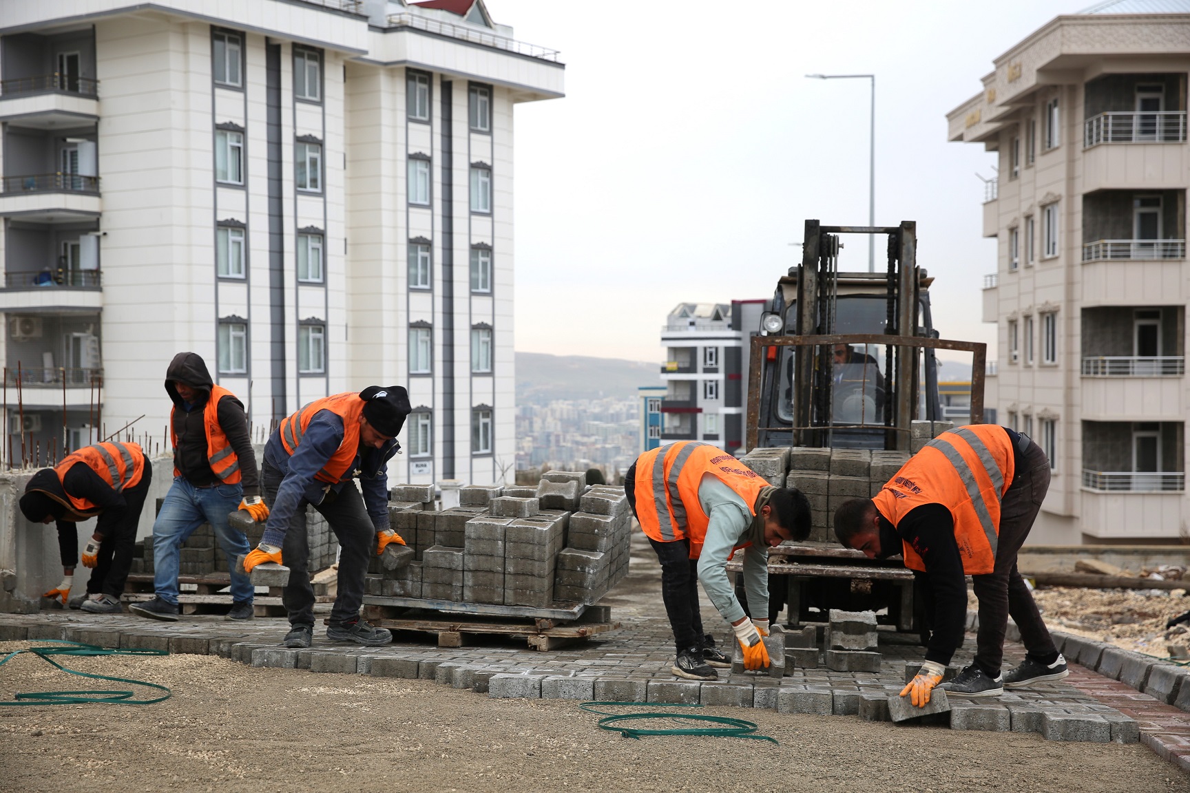 Karaköprü’de yol seferberliği sürüyor