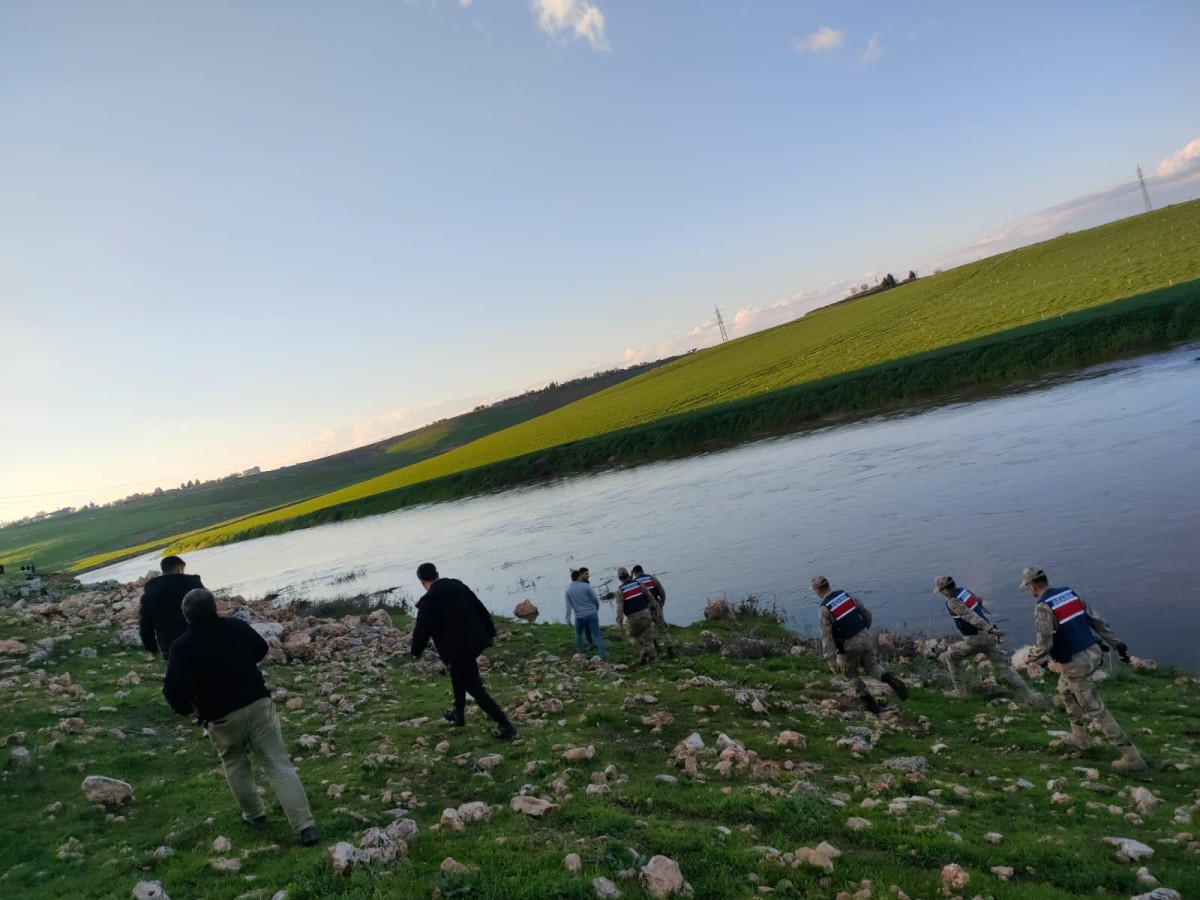 Şanlıurfa’da sel felaketi: Akıntıya kapılan kayıp çocuk aranıyor