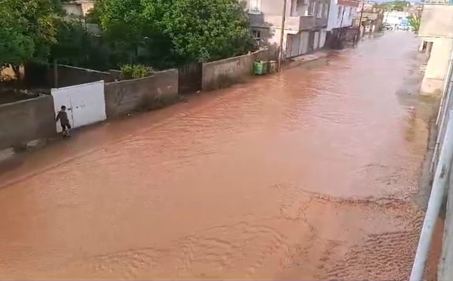 Şanlıurfa’da sağanak yağış hayatı olumsuz etkiledi