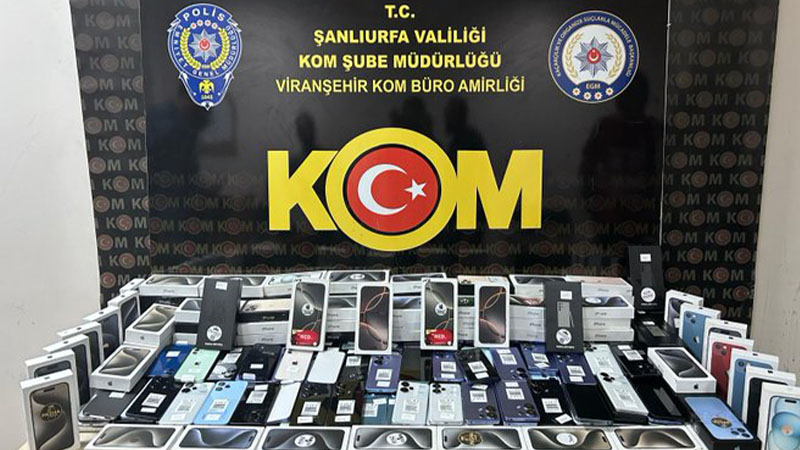 Viranşehir'de kaçakçılık operasyonu: 350 kaçak cep telefonu ele geçirildi